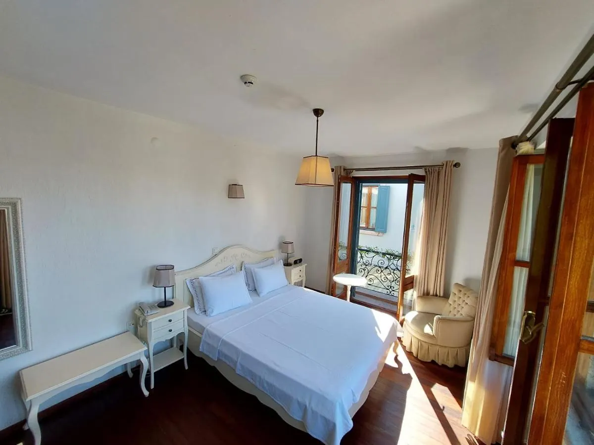 Ferahi Evler Ayvalik Hotel