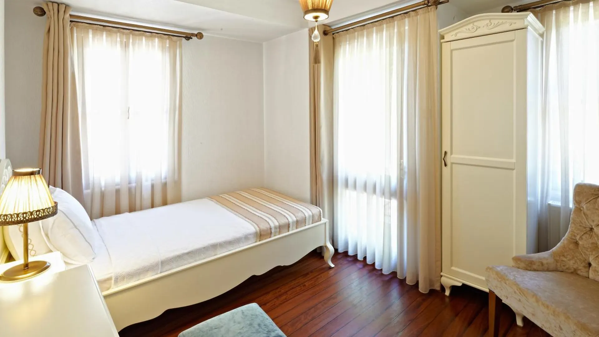 Ferahi Evler Ayvalik Hotel 3*,