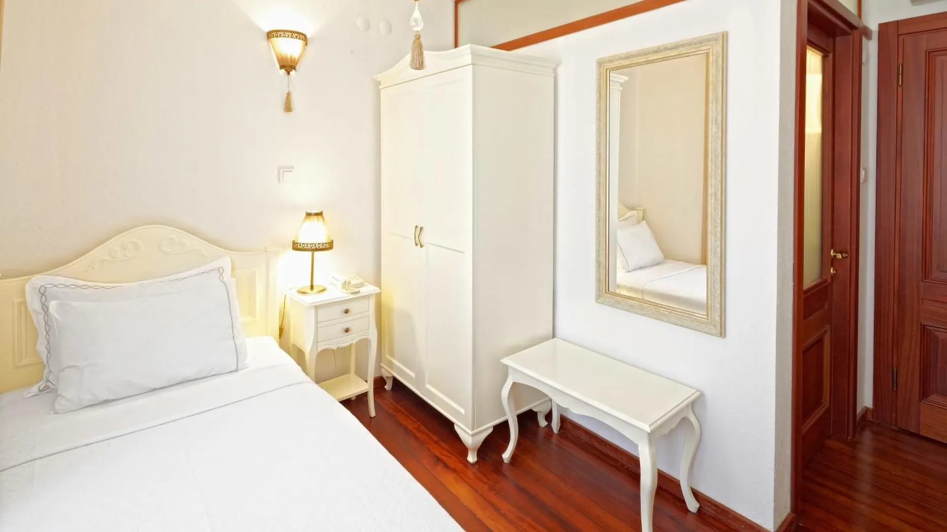 Ferahi Evler Ayvalik Hotel